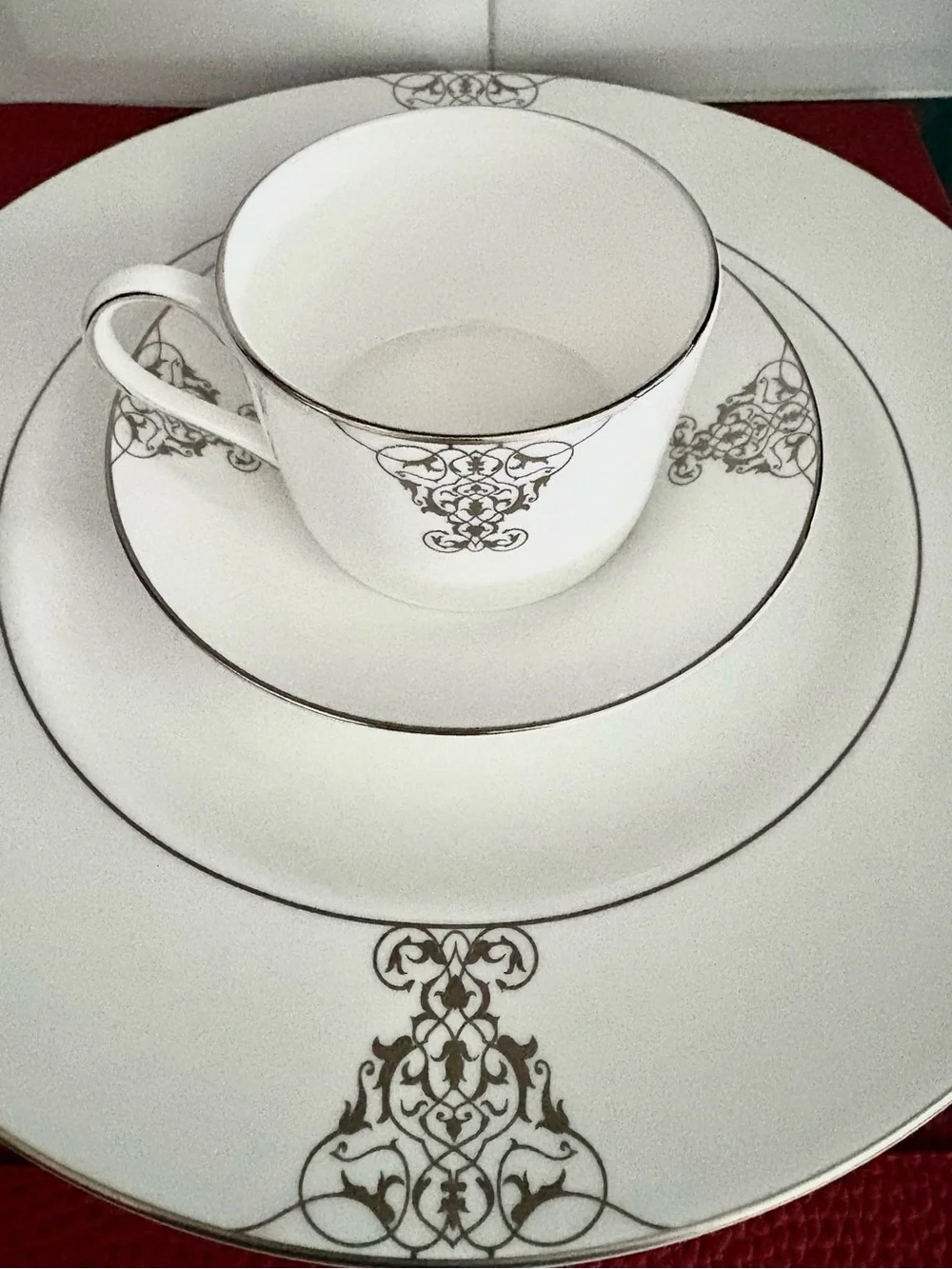 Vera Wang Imperial Scroll 5 piece Place setting NEW !  Wedgwood China! Silver